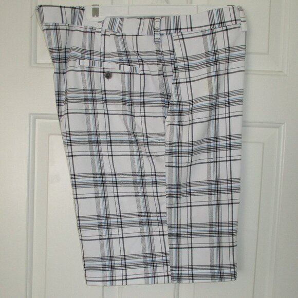 Haggar Cool 18 Pro Mens Flat Front Expandable Waistband Golf Short Pant - 40W - Picture 2 of 3